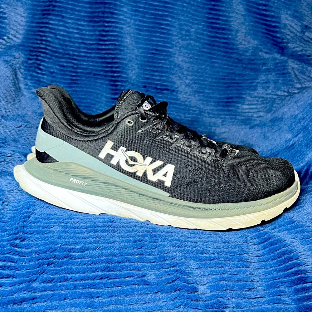 Men’s size 11.5 HOKA MACH 4’s